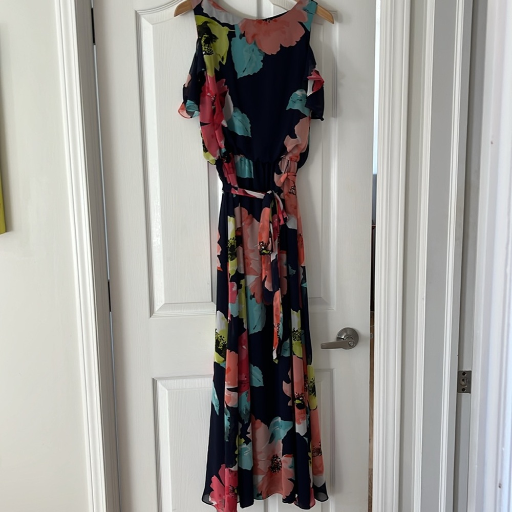 Gorgeous Vince Camuto floral maxi spring/ summer dress! 🌸
